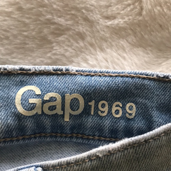 Gap light wash destroyed jeans - Picture 9 of 10
